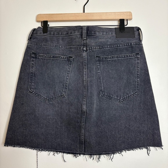 EVERLANE The Denim Skirt Black Wash Raw Hem A-Line‎ Women's Size 30 - Picture 3 of 5